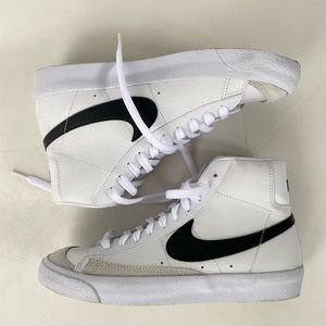 Nike Blazer Mid ‘77 Boys size 6 1/2, Womens 7